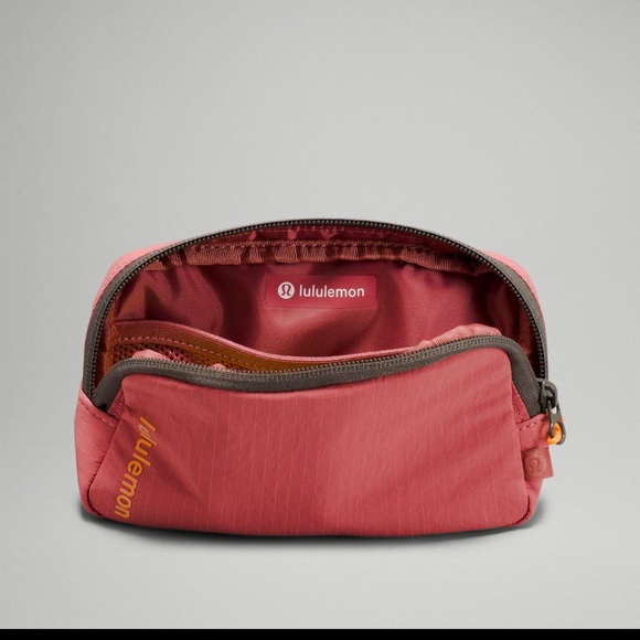 Lululemon belt bag - NWT - Picture 4 of 5
